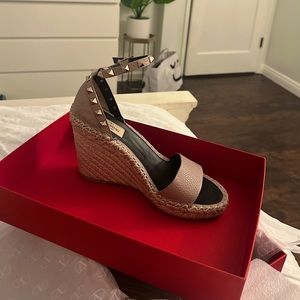 Valentino Garavani Espadrille Double rock stud grainy calf skin wedge